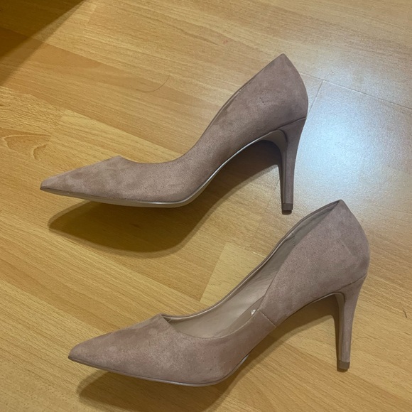 Nude Heels - Picture 3 of 10